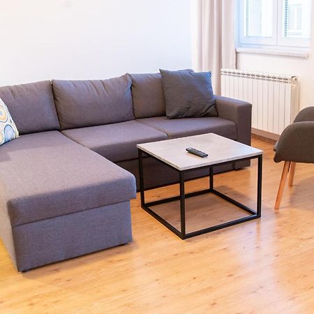 Yellow Apartment Острава Екстер'єр фото