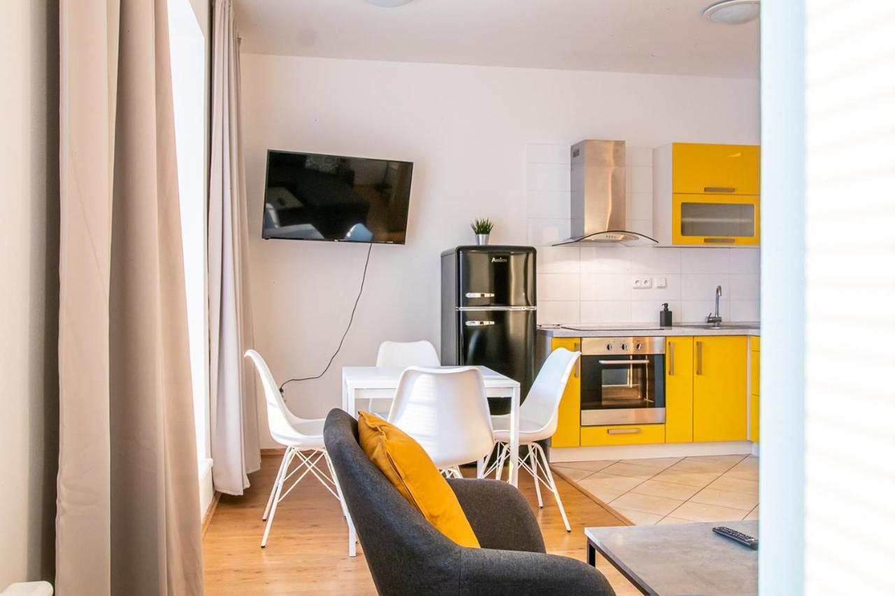 Yellow Apartment Острава Екстер'єр фото